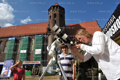 Plac przy kosciele sw. Mikolaja w Gdansku. Wystawa...
