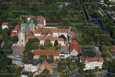 Gdansk Oliwa z lotu ptaka. Ul. Cystersow,  Katedra...