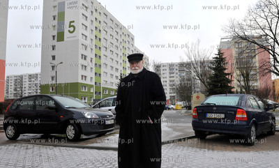 Pisarz Stefan Chwin w miejscu swojego zamieszkania,...