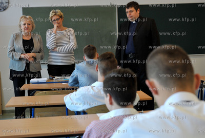 Egzamin gimnazjalny z czesci humanistycznej w gimnazjum...