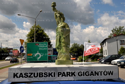 Kościerzyna. Statua Wolności, reklama Kaszubskiego...