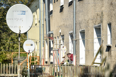 Gdańsk Chełm. Anteny satelitarne na ul. Mariana Buczka....