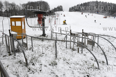Pierwszy śnieg na stoku w Koszałkowie - Wieżycy...