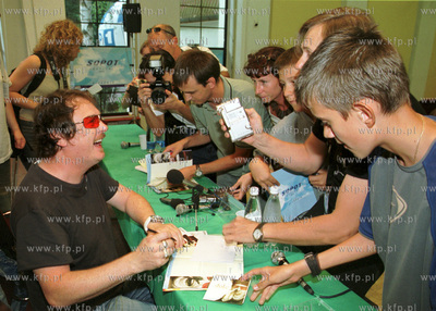 Sopot Festiwal. Zucchero rozadaje autografy po konferencji...