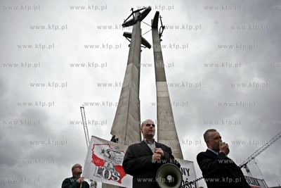 Gdansk. Plac Solidarnosci.Manifestacja Ligi Obrony...