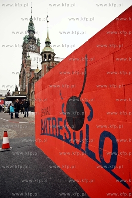 Symboliczne pozegnanie antresoli, ktora znajduje sie...