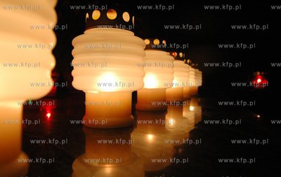 Dzien Wszystkich Swietych na cmentarzu katolickim w...