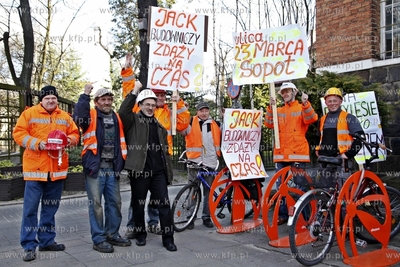 Urzad Miasta  w Sopocie. Happening dotyczacy remontu...