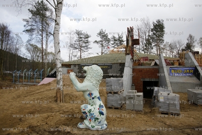 Uroczystosc zawieszenia wiechy na budowanym budynku...