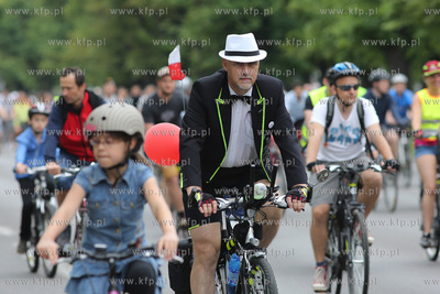 Wielki przejazd rowerowy. Na zdjęciu cykliści na...