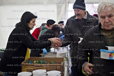 Gdańsk. Targ Węglowy. Sniadanie wielkanocne dla samotnych...