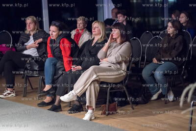 Spotkanie "Wojna obok nas. Historie odwagi, krzywdy,...