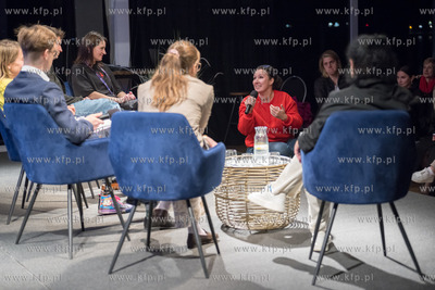 Spotkanie "Wojna obok nas. Historie odwagi, krzywdy,...