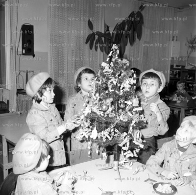 Choinka w druzynie zuchow. (3_grudzien77_z.kosycarz_p26)...