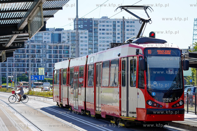 Morena. Duwag N8C na przystanku Warneńska. 30.07.2024...