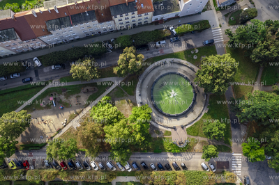 Dziewczynka z parasolką - Fontanna Guntera Grassa...