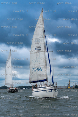 Zlot żaglowców Baltic Sail w Gdańsku. Parada jedostek...