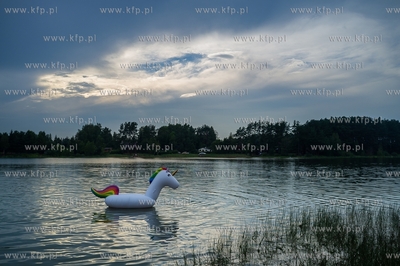 Kamień, Jezioro Jelonek. Hit lata dmuchany materac...