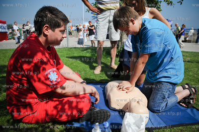Gdynia. Bulwar nadmorski. Festyn PGNiG Bezpiecznie...
