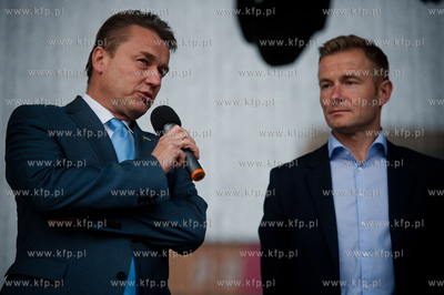 Gdansk. Scena na Targu Weglowym. Prezentacja druzyny...