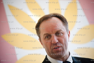 Gdansk. Uroczystosc zakonczenia II etapu rozbudowy...