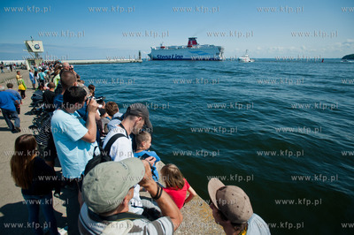 Gdynia. Swieto Morza. Pokaz dzialan antyterrorystycznych...