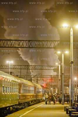 Gdansk. Dworzec Glowny PKP. Turystyczny pociag niemiecki...