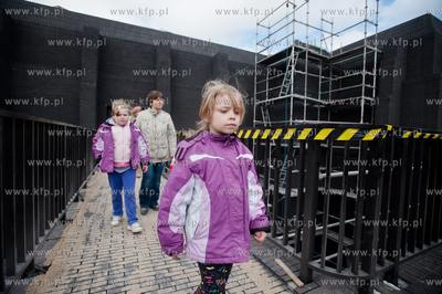 Gdansk. Pierwszy spacer Gdanszczan po Murze Teatru...