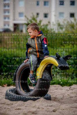 Gdansk. Ujescisko. Nowo powstaly Ekologiczny plac zabaw...