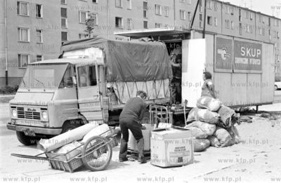 Skup makulatury w dzielnicy Gdansk Przymorze. 7.06.1978...
