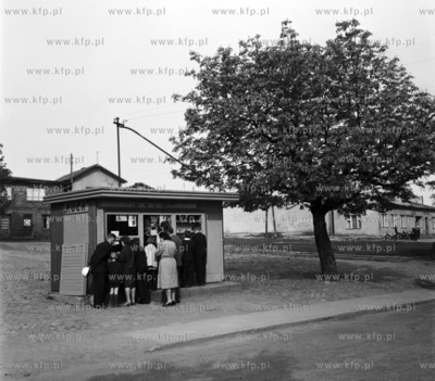 Kiosk w Sierakowicach na Kaszubach. 05.1966 maj_III_66_z.kosycarz_p11b...