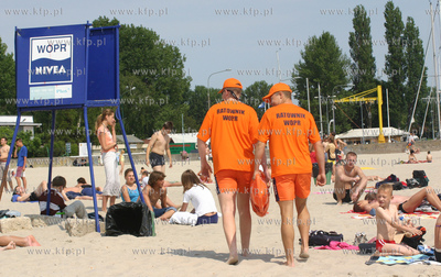 Ratownicy WOPR z gdynskiej plazy. 
17.06.2006 Fot....
