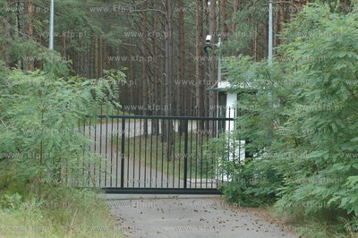Jurata. Wjazd na teren jednostki w ktorej miesci sie...