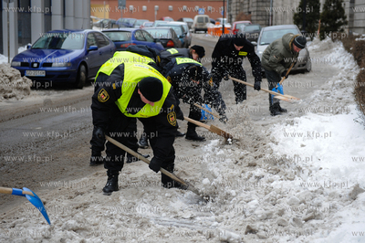 Gdansk. Ul. Dyrektorska. Straz Miejska, w ramach akcji...