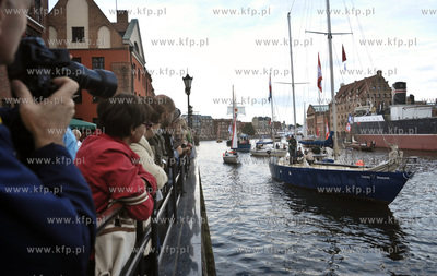 IV Zlot Oldtimerow w Gdansku -  parada wiekowych jachtow...