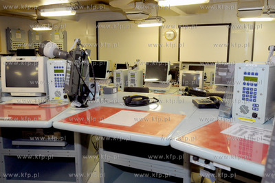 Wspolne cwiczenia okretow i lotnictwa Marynarki Wojennej...