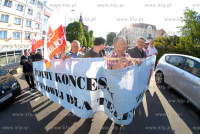 Slupsk. Manifestacja w obronie TV Trwam. Wzielo udzial...