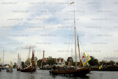 V Zlot Oldtimerow w Gdansku. Parada na Motlawie 26.08.2012...