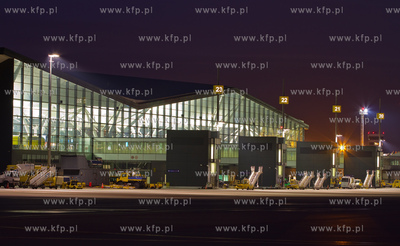 Terminal T2 na gdanskim lotnisku widziany od strony...