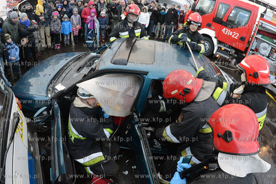 Gdynia. Molo Poludniowe. Pokaz ratownictwa medycznego...