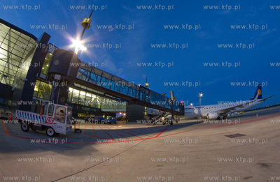 Port Lotniczy Gdansk. Nz. Airbus 320 linii Lufthansa.
01.07.2014
fot....
