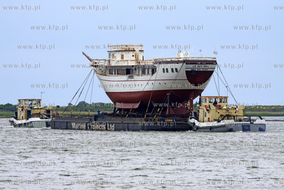 Transport kadluba do portu wewnetrzego w Gdansku szkolnego...