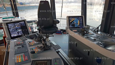 SD Tempest, holownik typu RotorTug z trzema pędnikami...