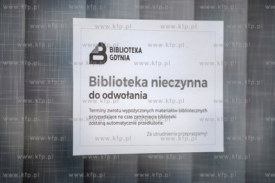 Wyludnione w zwiazku z zagrozeniem koronawirusem ulice...