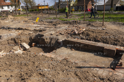 Wykopaliska archeologiczne na terenie spalonego w 1945...