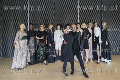Gdańsk. AMBERIF 2019. Nz. pokaz "Classic" fashion:...