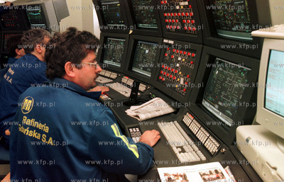 Rafineria Gdanska S.A. - sterownia09.10.2000fot....