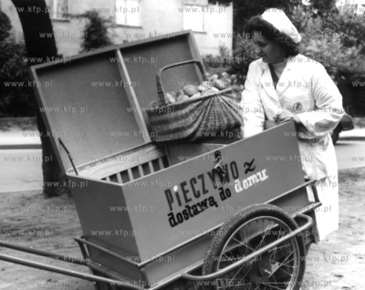 Sopot, PSS Spolem od godziny siodmej dowozilo swieze...