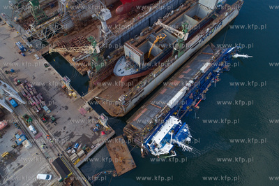 W Stoczni Nauta w Gdyni doszło do wypadku. Przewrócił...