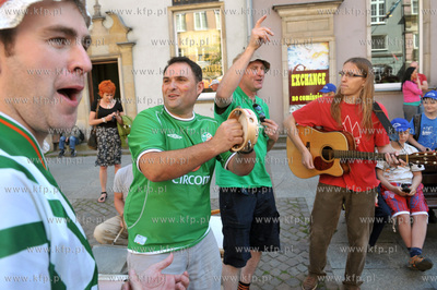 Ulice Dluga i Dlugi Targ w Gdansku dzien przed meczem...